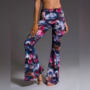 ONZIE High Rise Midi flare Legging True Romance